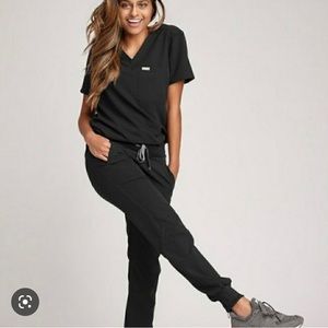 Black Figs scrub set